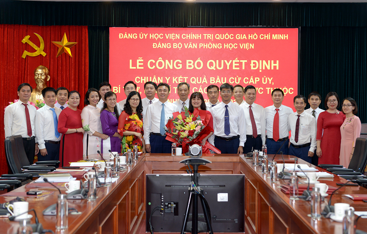 Đảng ủy Văn phòng Học viện công bố quyết định chuẩn y kết quả bầu cử cấp ủy, Bí thư, Phó Bí thư các chi bộ trực thuộc nhiệm kỳ 2022-2025